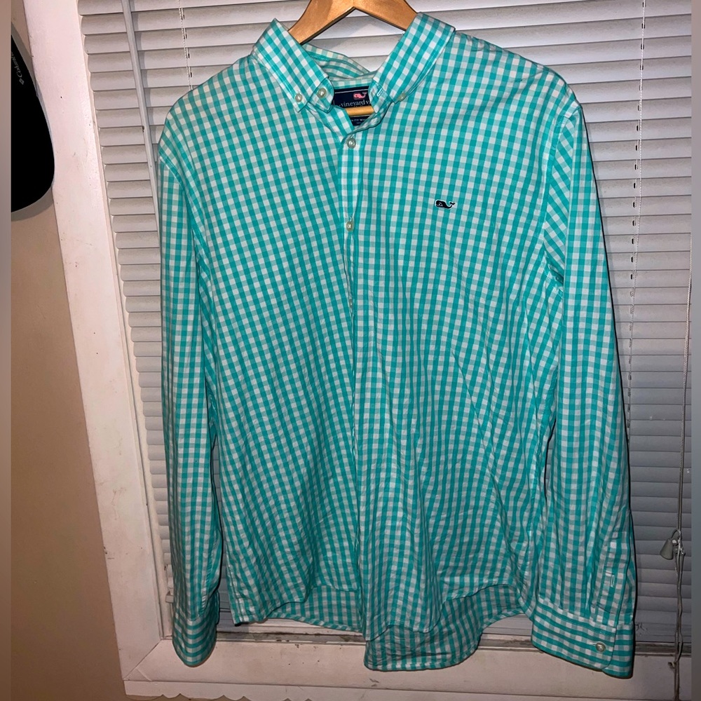 Vineyard Vines dress shirt, lightly used in good condition